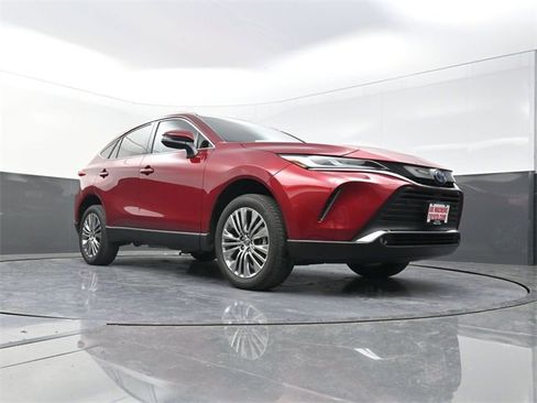 Used 2024 Toyota Venza XLE image 27