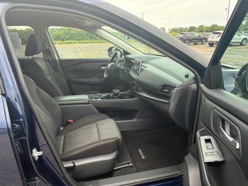 Used 2025 Nissan Rogue SV AWD/4WD image 10