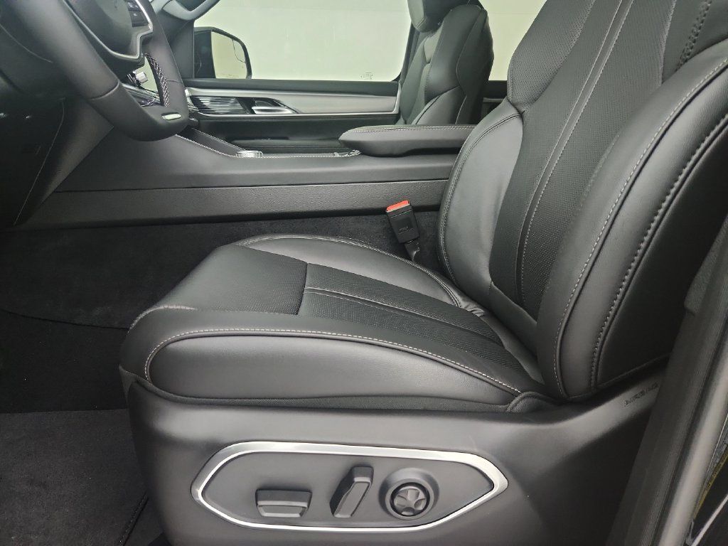 New 2026 Jeep Grand Wagoneer L 4WD w/ Premium Group I image 19