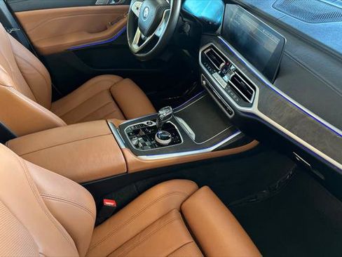 Used 2022 BMW X7 xDrive40i w/ Premium Package image 16