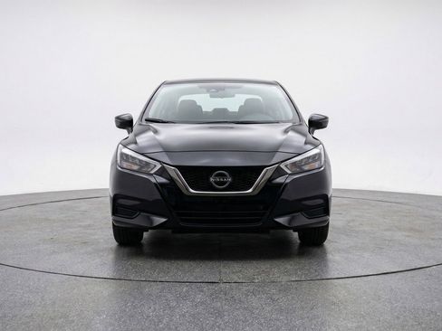 Used 2025 Nissan Versa SV image 2