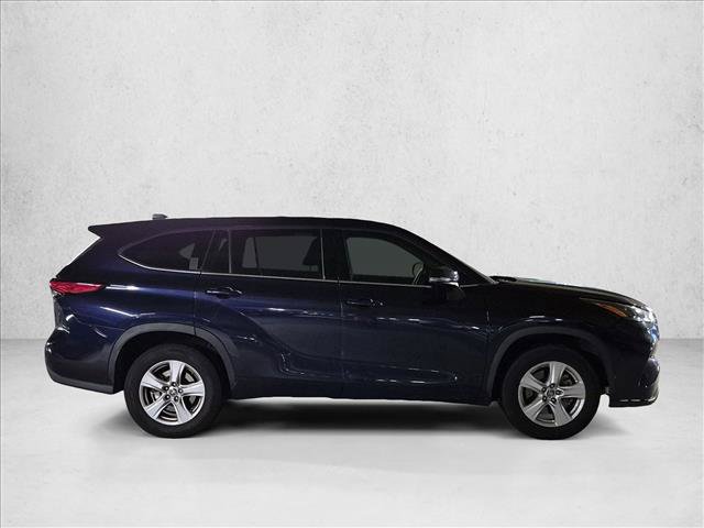 Used 2022 Toyota Highlander L FWD image 4