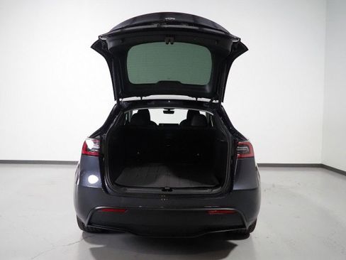 Used 2025 Tesla Model Y Long Range RWD image 40