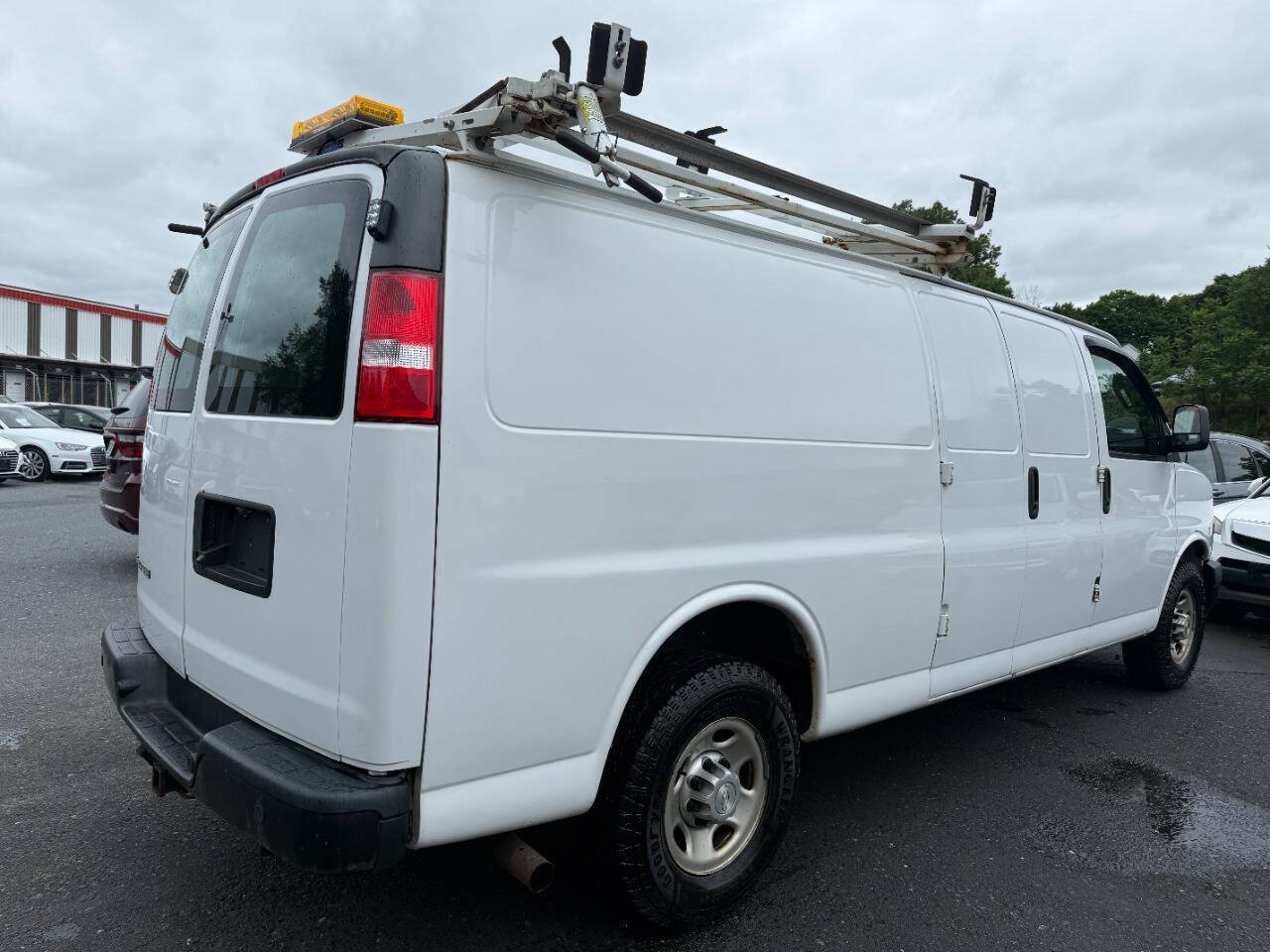 Used 2020 Chevrolet Express 3500 Extended w/ Driver Convenience Package RWD image 5