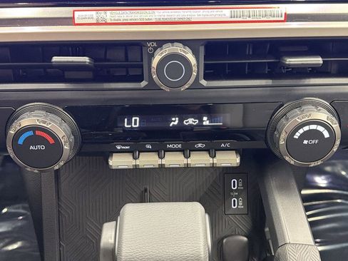 Used 2025 Toyota Tacoma TRD Off-Road image 23