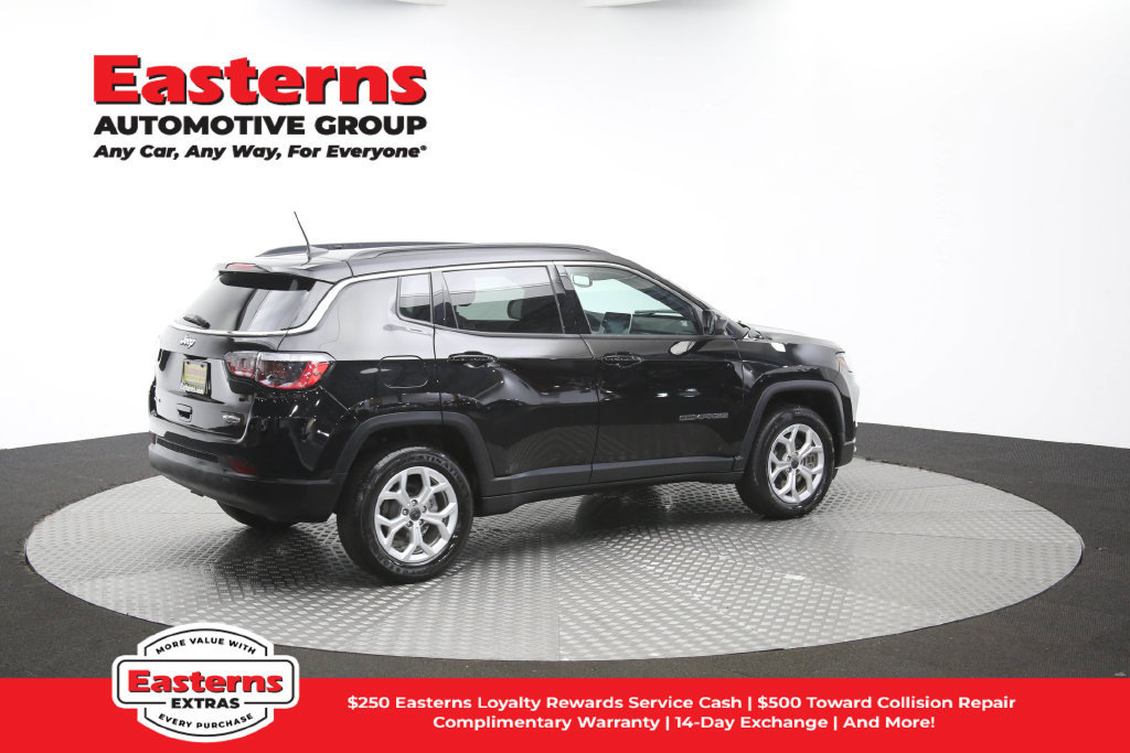 Used 2025 Jeep Compass Latitude w/ Sun & Sound Group AWD/4WD image 46