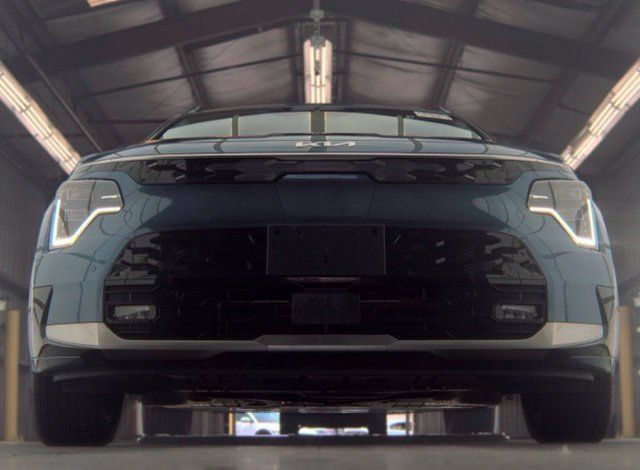 Certified 2023 Kia Niro Wave FWD image 3