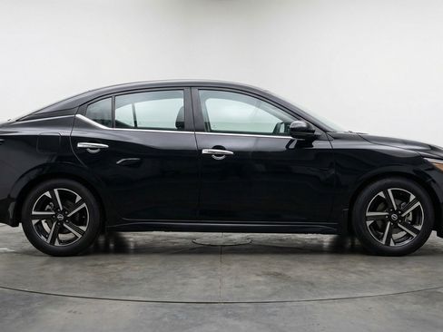 Used 2025 Nissan Sentra SV FWD image 11