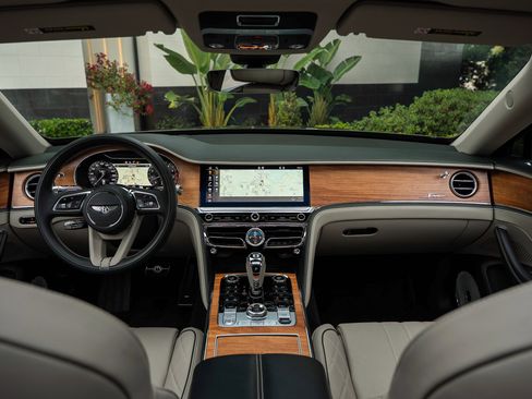 Certified 2024 Bentley Flying Spur W12 image 4