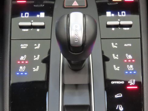 Certified 2026 Porsche Macan AWD/4WD image 27
