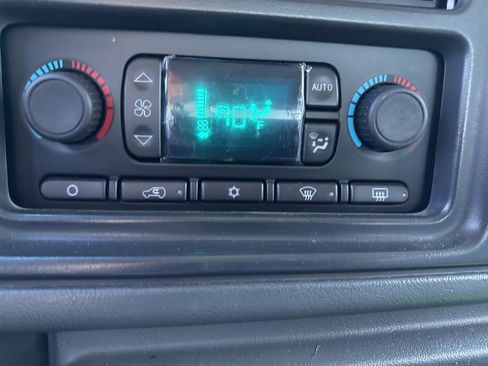 Used 2004 Chevrolet Silverado 2500 LT w/ Heavy-Duty Power Package image 26