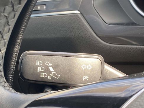 Used 2020 Volkswagen Tiguan SE w/ Panoramic Sunroof Package image 28