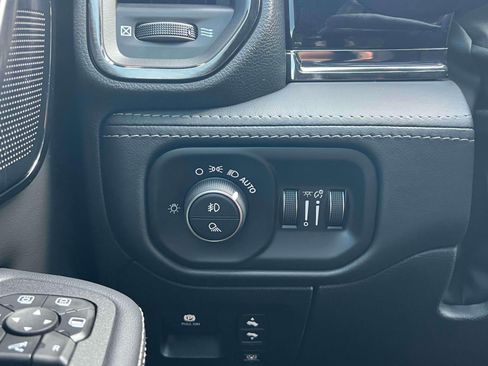 Used 2025 RAM 1500 Limited AWD/4WD image 16