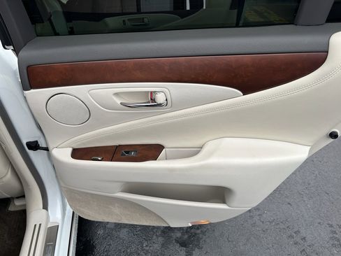 Used 2011 Lexus LS 460 w/ Comfort Pkg image 40