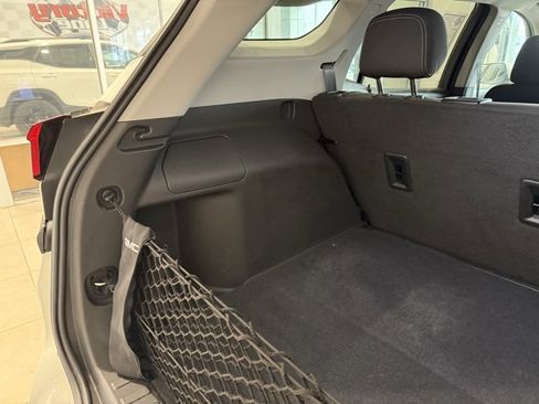 Used 2023 GMC Terrain SLE w/ Driver Convenience Package image 10