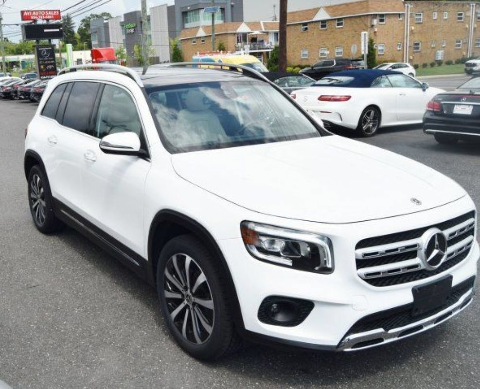 Used 2022 Mercedes-Benz GLB 250 4MATIC w/ Premium Package Lite image 9