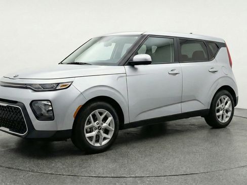 Used 2025 Kia Soul LX w/ LX Technology Package FWD image 3