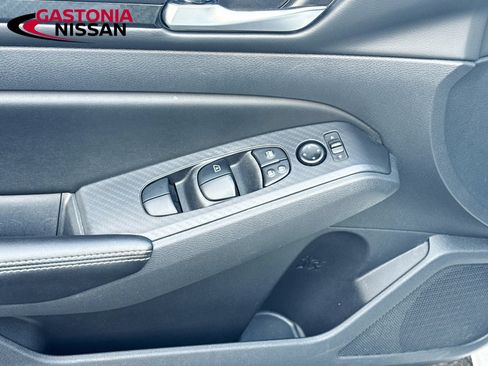 Used 2025 Nissan Altima 2.5 SV FWD image 23