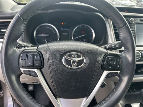 Used 2019 Toyota Highlander XLE image 23