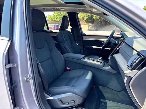Used 2026 Volvo XC90 B5 Plus w/ Protection Package AWD/4WD image 10