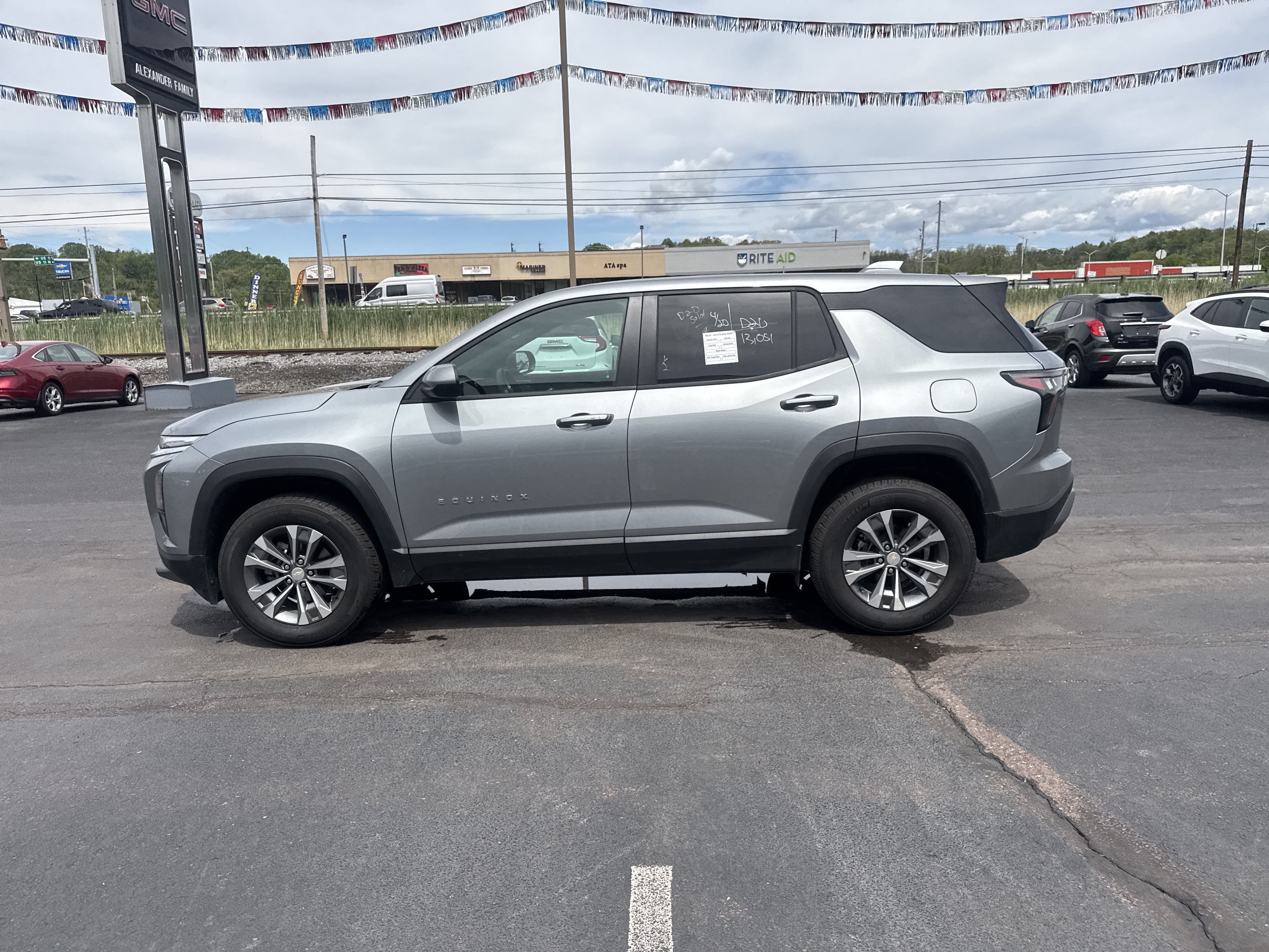 Used 2026 Chevrolet Equinox LT AWD/4WD image 7