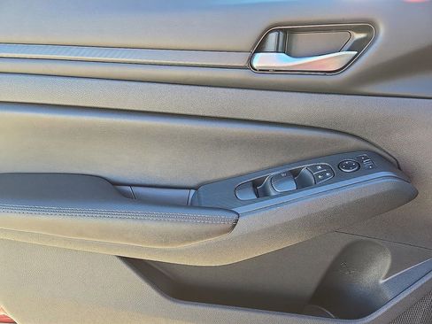 Used 2024 Nissan Altima 2.5 SV image 21