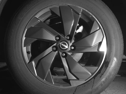 Used 2025 Nissan Rogue SV image 14