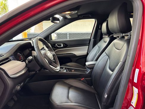 Used 2025 Jeep Compass Limited AWD/4WD image 27