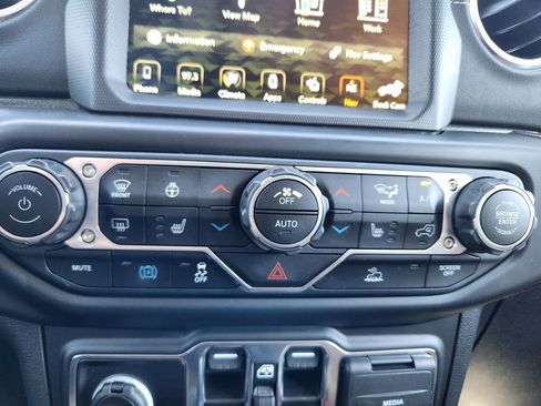 Used 2022 Jeep Wrangler Unlimited Rubicon 4xe w/ Cold Weather Group AWD/4WD image 23