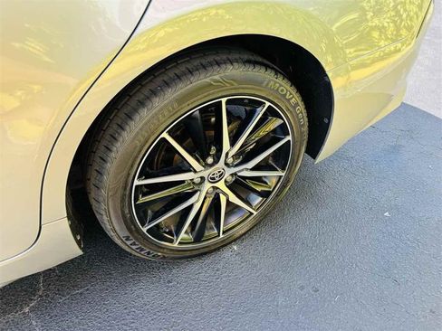 Used 2023 Toyota Camry SE image 4