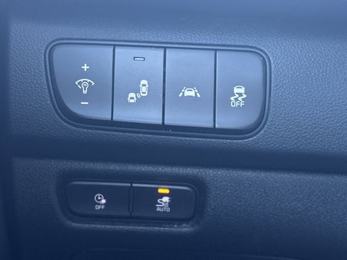 Used 2019 Kia Niro EX image 29