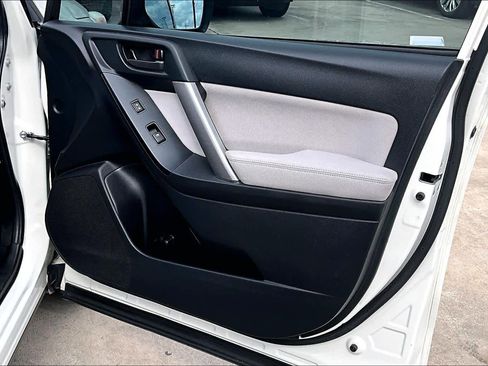 Used 2015 Subaru Forester 2.5i w/ Alloy Wheel Package image 23