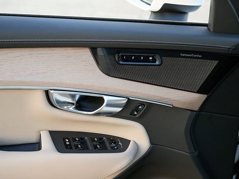 New 2026 Volvo XC90 T8 Plus image 9