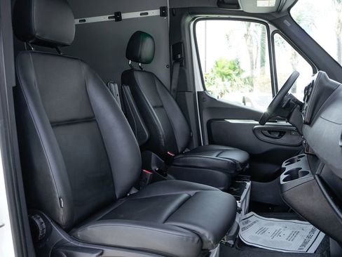 Used 2024 Mercedes-Benz Sprinter 2500 w/ Acoustic Package image 37