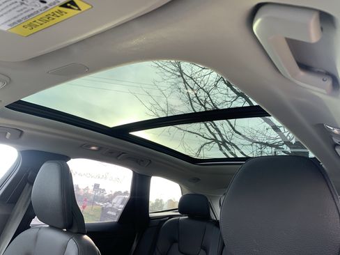 Used 2025 Volvo XC60 B5 Plus image 28