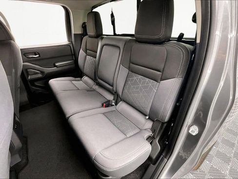 Used 2025 Nissan Frontier SV image 27