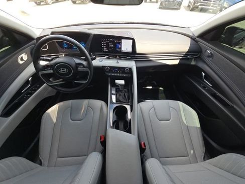 Used 2025 Hyundai Elantra Limited FWD image 35