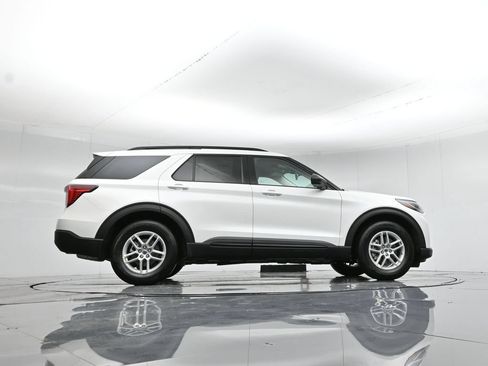 New 2026 Ford Explorer Active RWD image 37