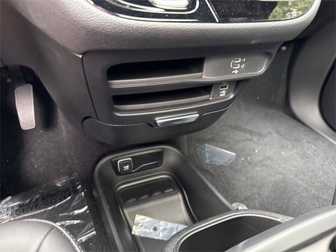 New 2026 Chrysler Pacifica Select image 23