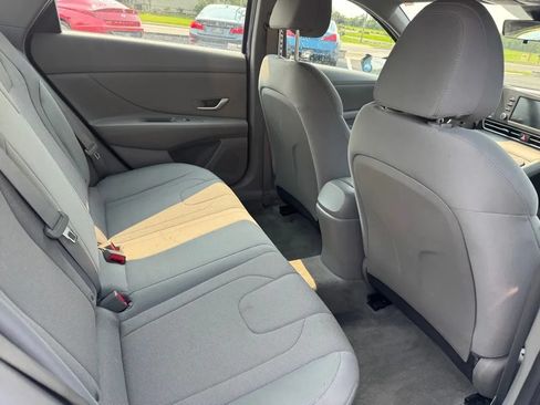 Used 2021 Hyundai Elantra SE FWD image 7