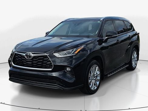 Used 2022 Toyota Highlander Limited FWD image 11