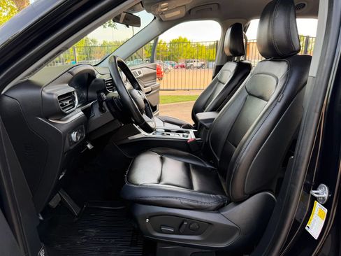 Used 2020 Ford Explorer XLT w/ Equipment Group 202A AWD/4WD image 13
