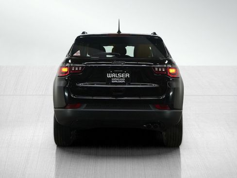 Used 2021 Jeep Compass Latitude image 4