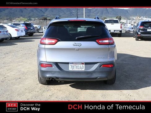 Used 2017 Jeep Cherokee Sport image 6