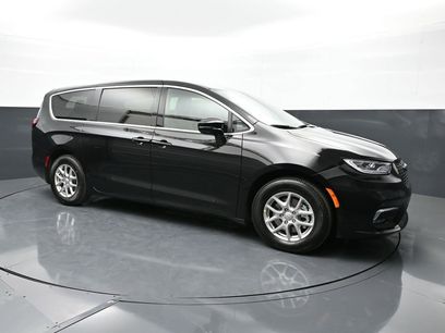 New 2026 Chrysler Pacifica Select