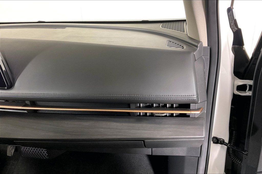 Used 2023 Nissan Ariya FWD image 16