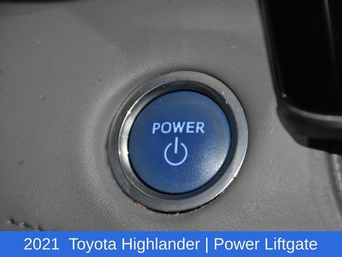 Used 2021 Toyota Highlander XLE image 12