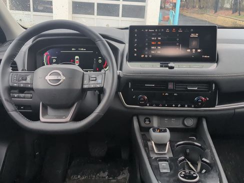 Used 2025 Nissan Rogue SL w/ Tech Package image 11