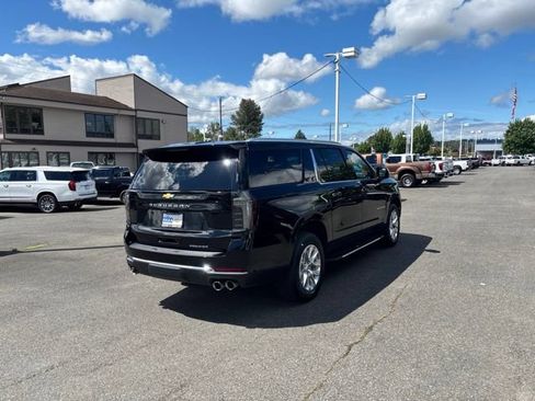 Used 2025 Chevrolet Suburban Premier AWD/4WD image 4