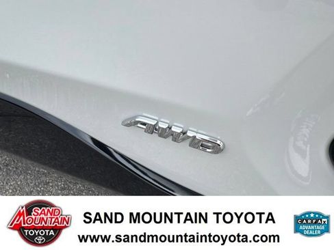 Used 2024 Toyota RAV4 XSE AWD/4WD image 9
